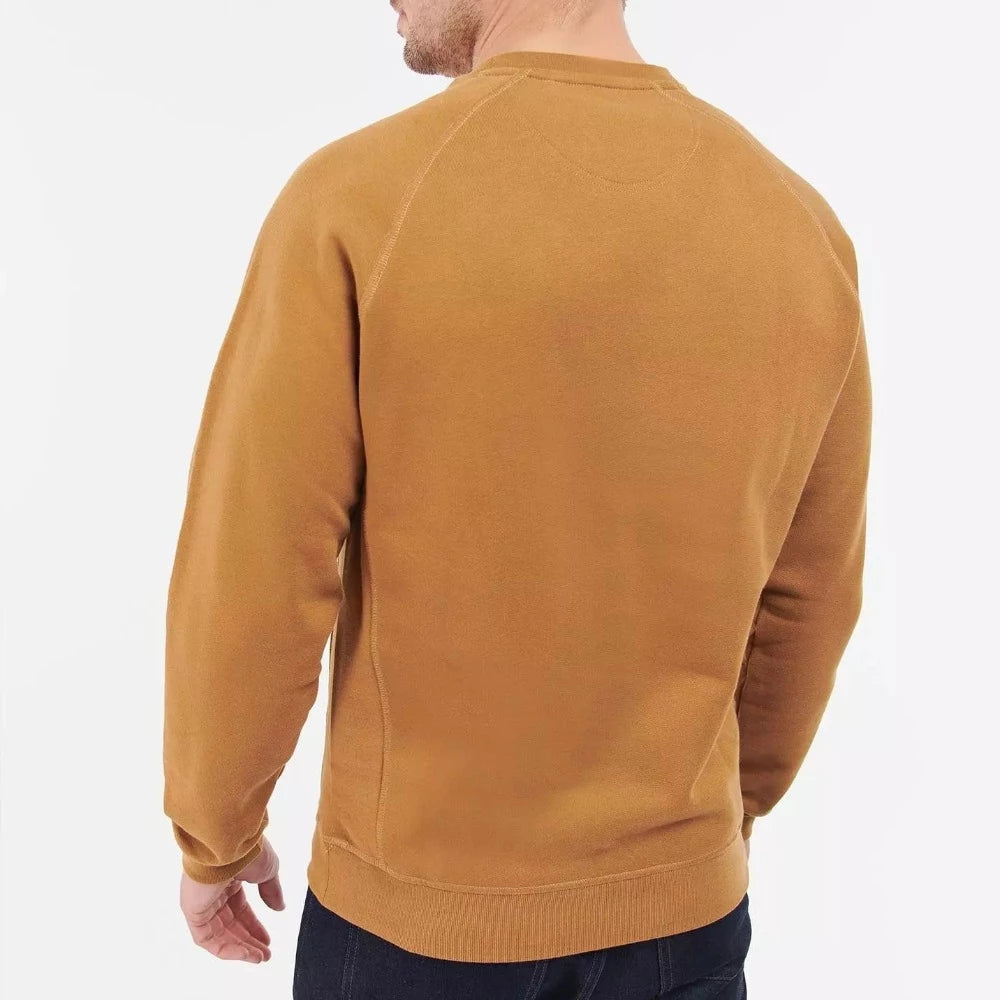 Le sweat-shirt Randall Crew de Barbour International présente un design à col ras du cou en 100% coton doux. Avec ses manches raglan et sa broderie Cornelius sur la poitrine, ce sweat-shirt porte une étiquette tissée à double marque à l'arrière.