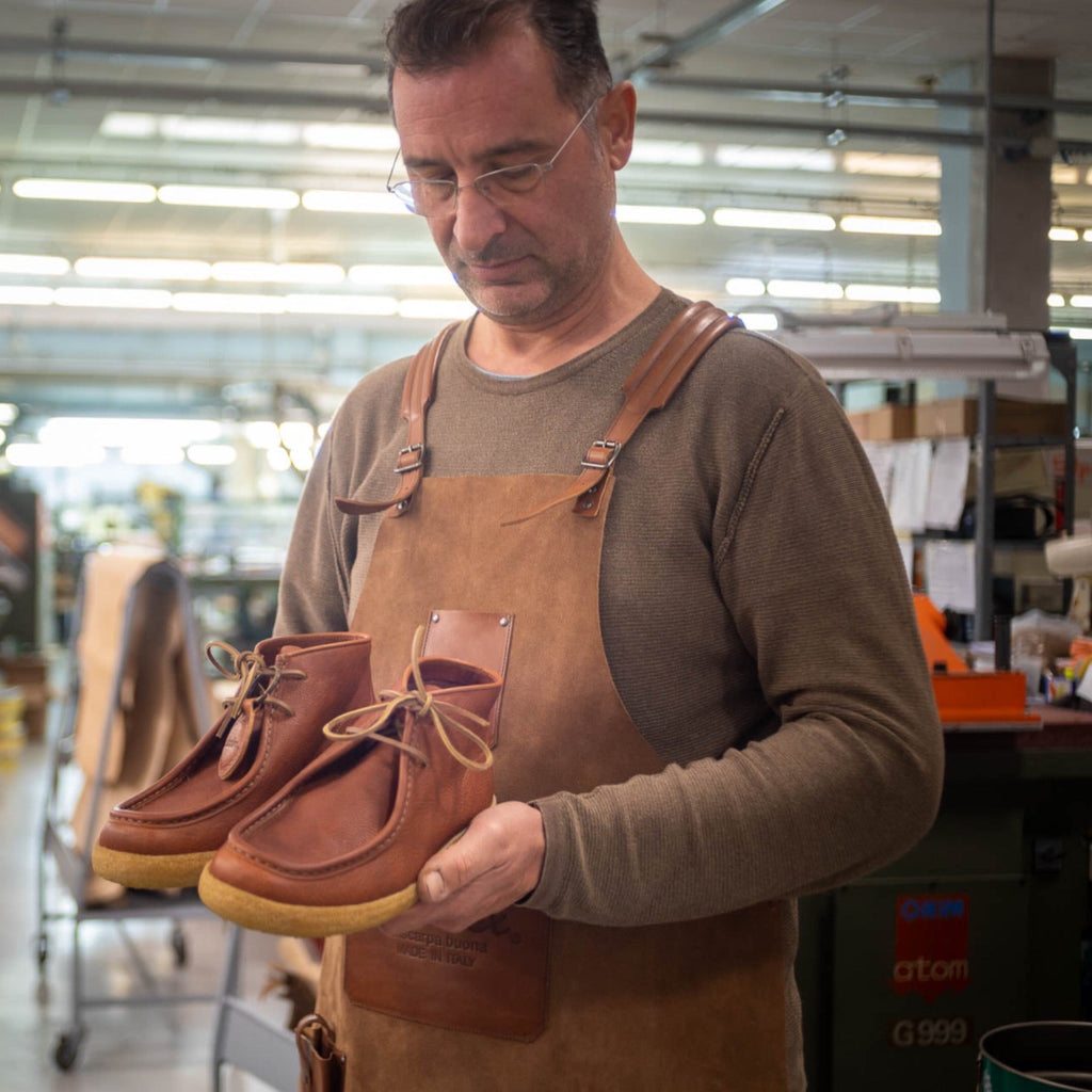 Astorflex est une marque italienne spécialisée dans la fabrication de chaussures depuis 1820. C'est un savoir faire qui se transmet depuis six générations au sein de la famille Travenzoli. 