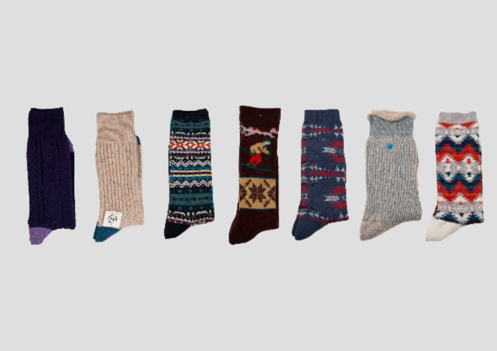Entièrement faite au Japon, les chaussettes Anonymous-ism s'inspirent du workwear, militaria et autres motifs type american natives.  En plus de proposer une belle palette de coloris, elles sont épaisses , chaudes et résistantes.