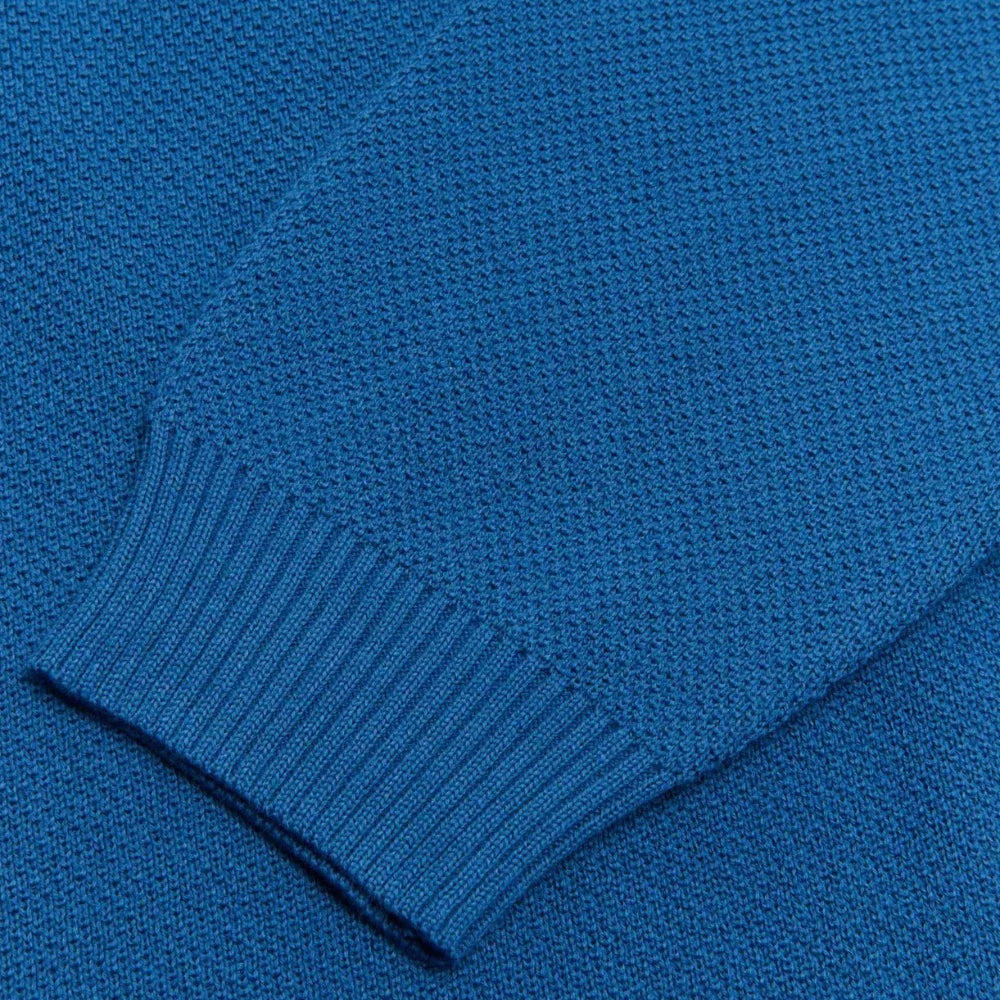 Le pull youri Nitto en coton piqué est la version pour le Printemps du classique pull youri en laine merinos.  Il reprend la même forme, le même tricotage mais en coton peigné  100% coton Fabriqué en France à Clamart.