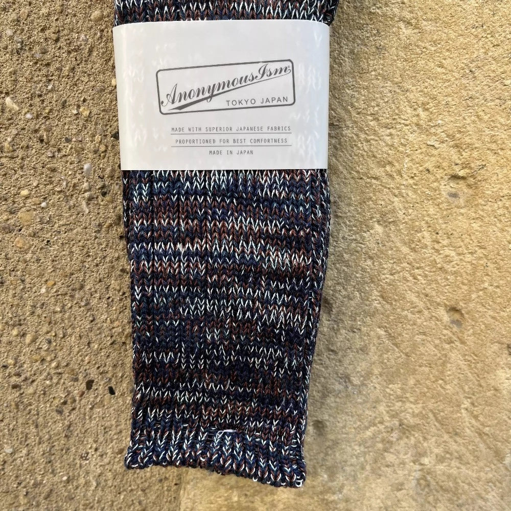 Les chaussettes 5 color mix Anonymous-ism sont les best seller de la marque japonaise.  Sont tricotage épais en font des chaussettes en coton très confortable, idéal en automne/hiver sans tenir trop chaud.  94% coton/5% polyester/1% spandex taille unique 40-45 Fabriqué au Japon