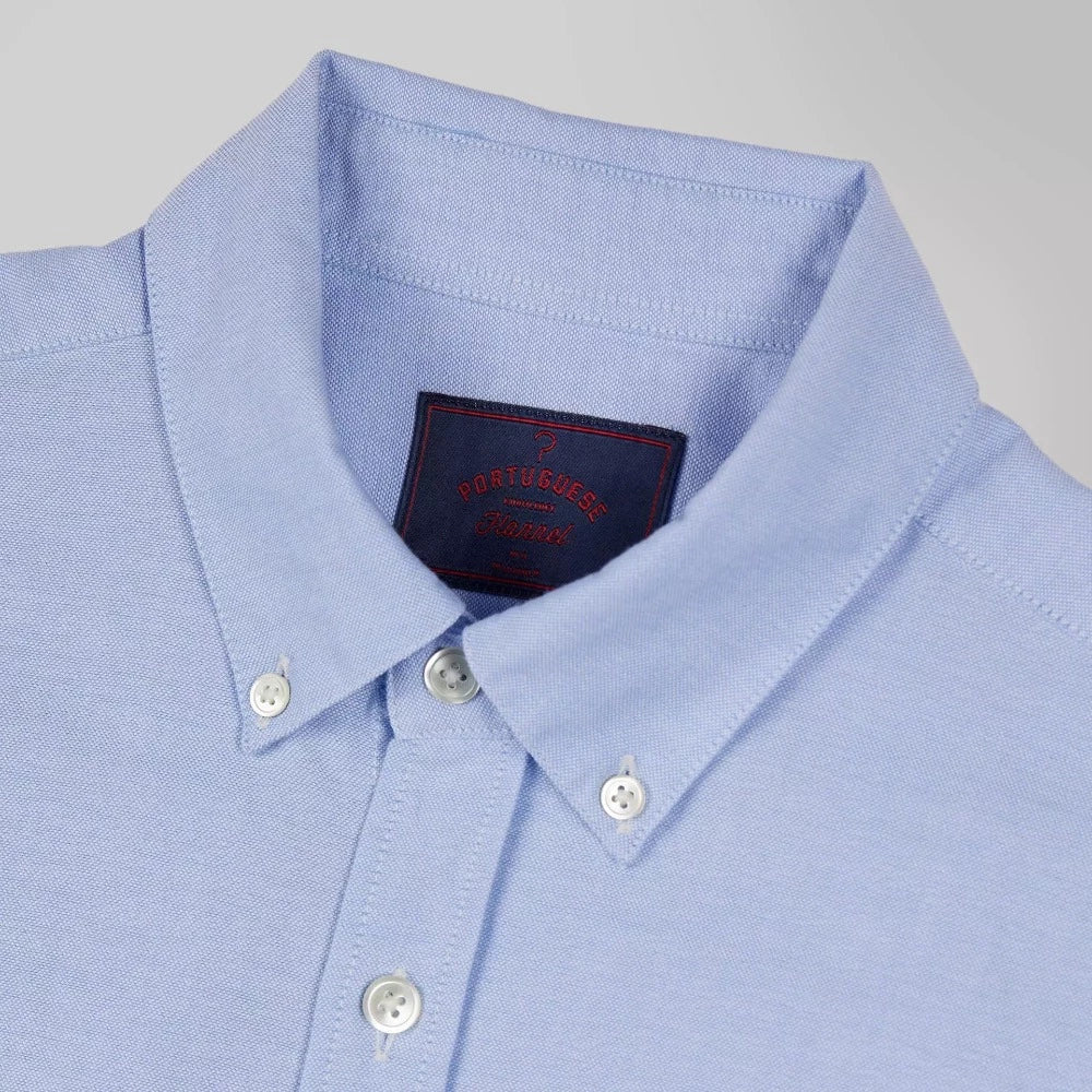 La chemise belavista en oxford est le best seller de la marque Portuguese flannel depuis de nombreuses années. Simple à porter au bureau ou plus casual-chic, la chemise belavista peut être porté hors ou dedans le pantalon. col classique button-down 100 % coton  boutons en nacre fabriqué au Portugal