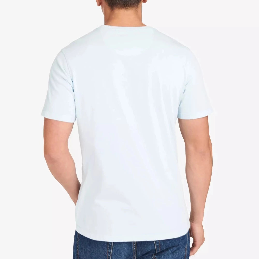 Le t-shirt harris pale sky Barbour international est une nouveauté de la collection Steve Mcqueen.  100% coton