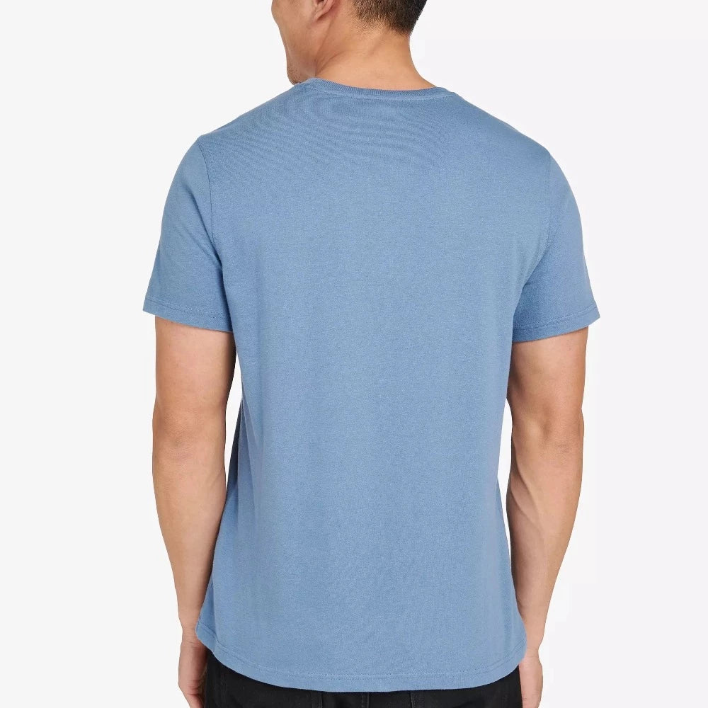 Le t-shirt fairing blue Barbour international est un incontournable de la collection Steve Mcqueen.  100% coton
