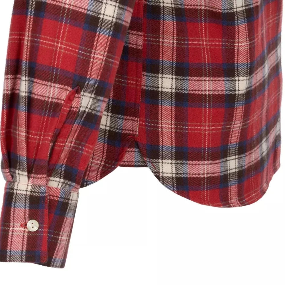 La chemise 1937 roamer red flannel Pike brothers s'inspire des chemises de travail américaines des années 30.  Cette version en coton flanelle est douce et chaude, elle peut être porté dedans ou hors du pantalon, idéal à porter en automne/hiver.   100% coton flanelle(230g/m2) poche stylo coupe classique bouton oeil de chat Fabriqué au Portugal