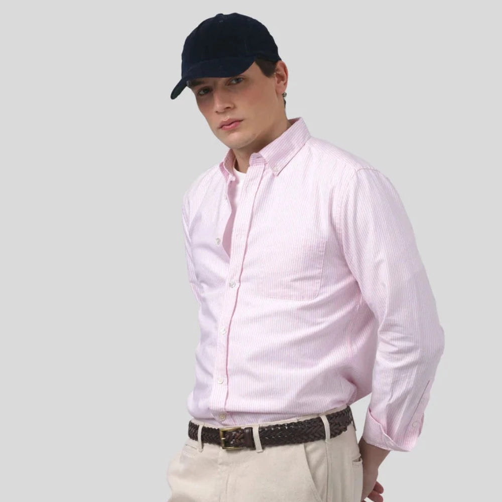 La chemise belavista stripes en oxford est le best seller de la marque Portuguese flannel depuis de nombreuses années. Simple à porter au bureau ou plus casual-chic, la chemise belavista peut être porté hors ou dedans le pantalon.  col classique button-down 100 % coton  boutons en nacre fabriqué au Portugal