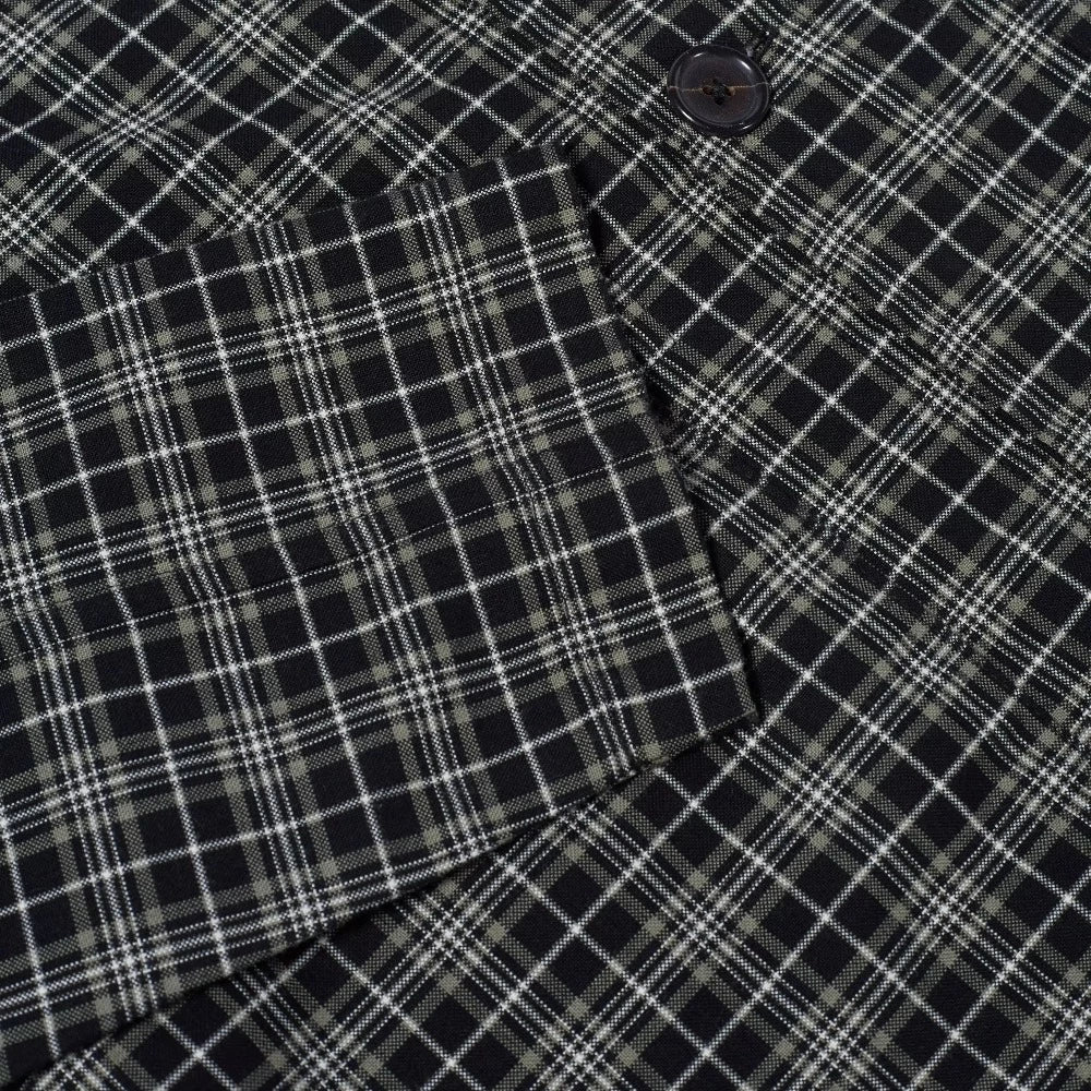 La veste field tropical check black est une veste de travail classique 100% coton. Elle se caractérise par une coupe relax.                                                                                              Sa fabrication a lieu dans l'atelier historique de la marque universal works. 